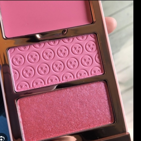 One/Size O/S Cheek Clapper 3D Blush Trio Attention Seeker BNIB - Picture 13 of 16